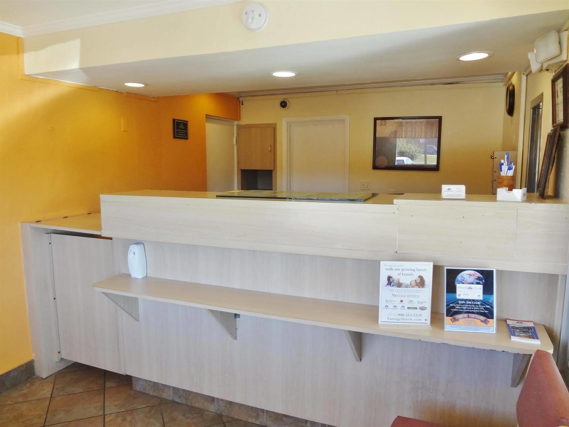 Americas Best Value Inn - Голдсборо Экстерьер фото