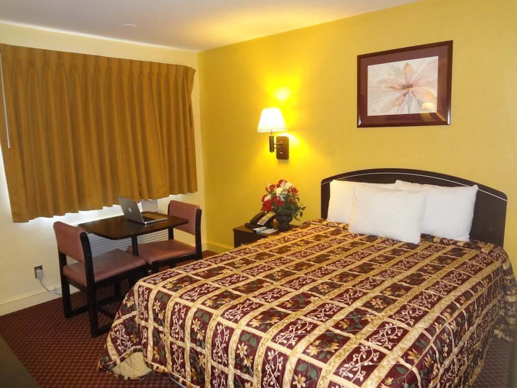 Americas Best Value Inn - Голдсборо Экстерьер фото